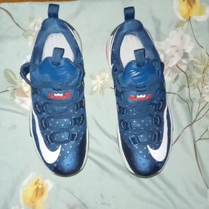 Men lebron nikes size 9.5